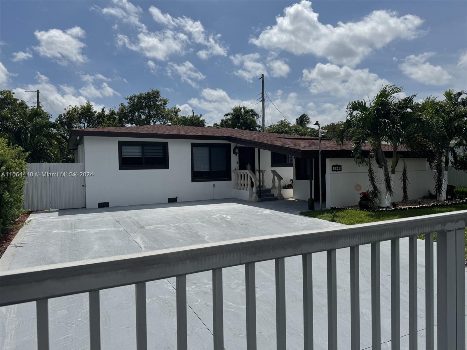 6540 Wiley St, Hollywood FL 33023 photo 2