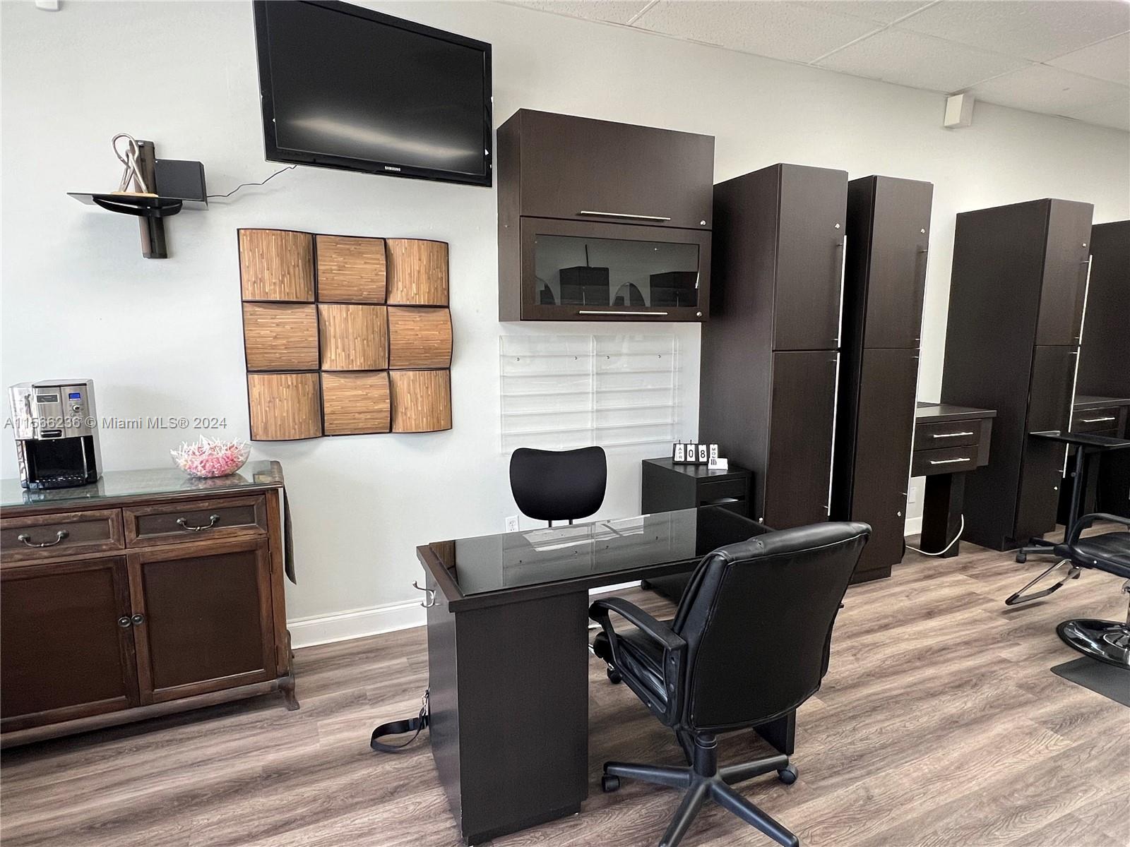 Hair Salon & Nails on US-1, Pinecrest FL 33156 photo 2