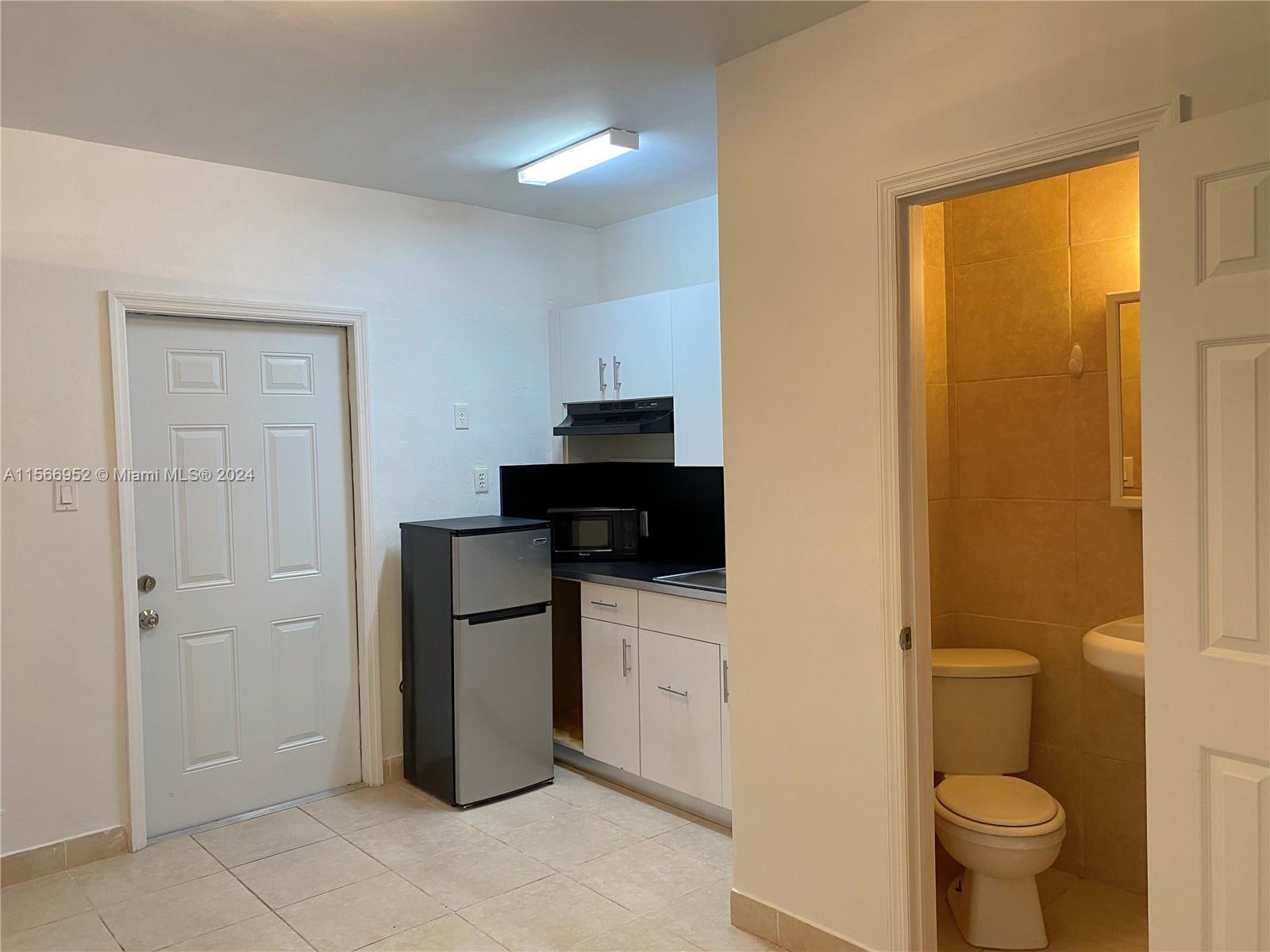 2461 NW 5th St # D, Miami FL 33125 photo 5