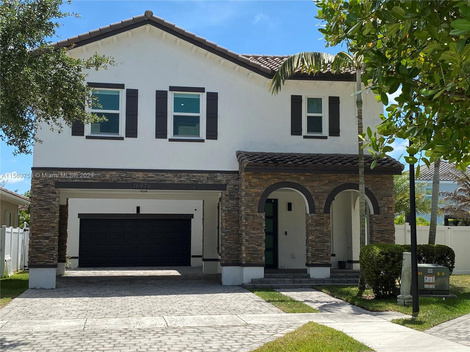 16976 SW 90th Ter, Miami FL 33196