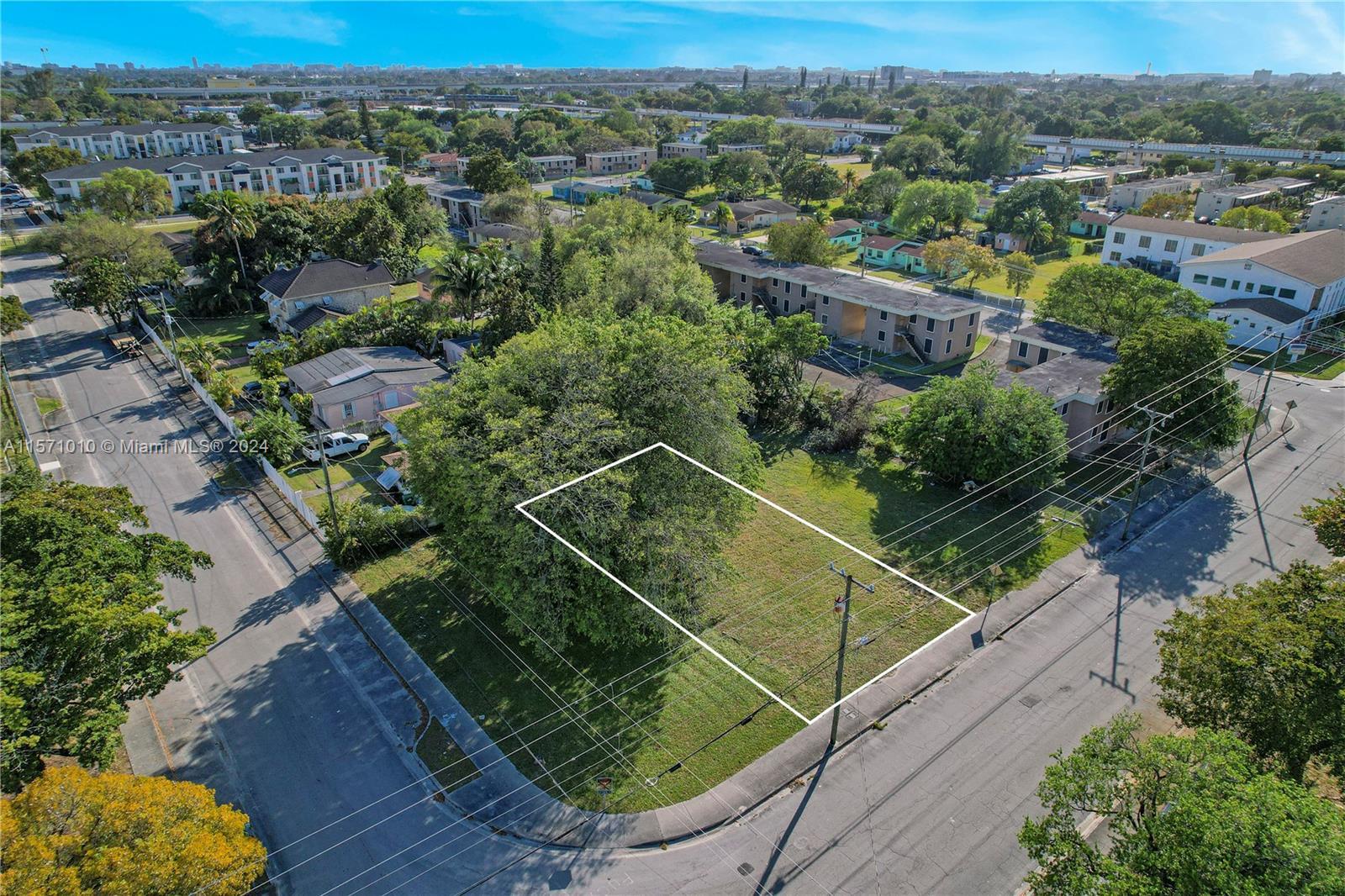 2480 NW 50th St, Miami FL 33142 photo 2