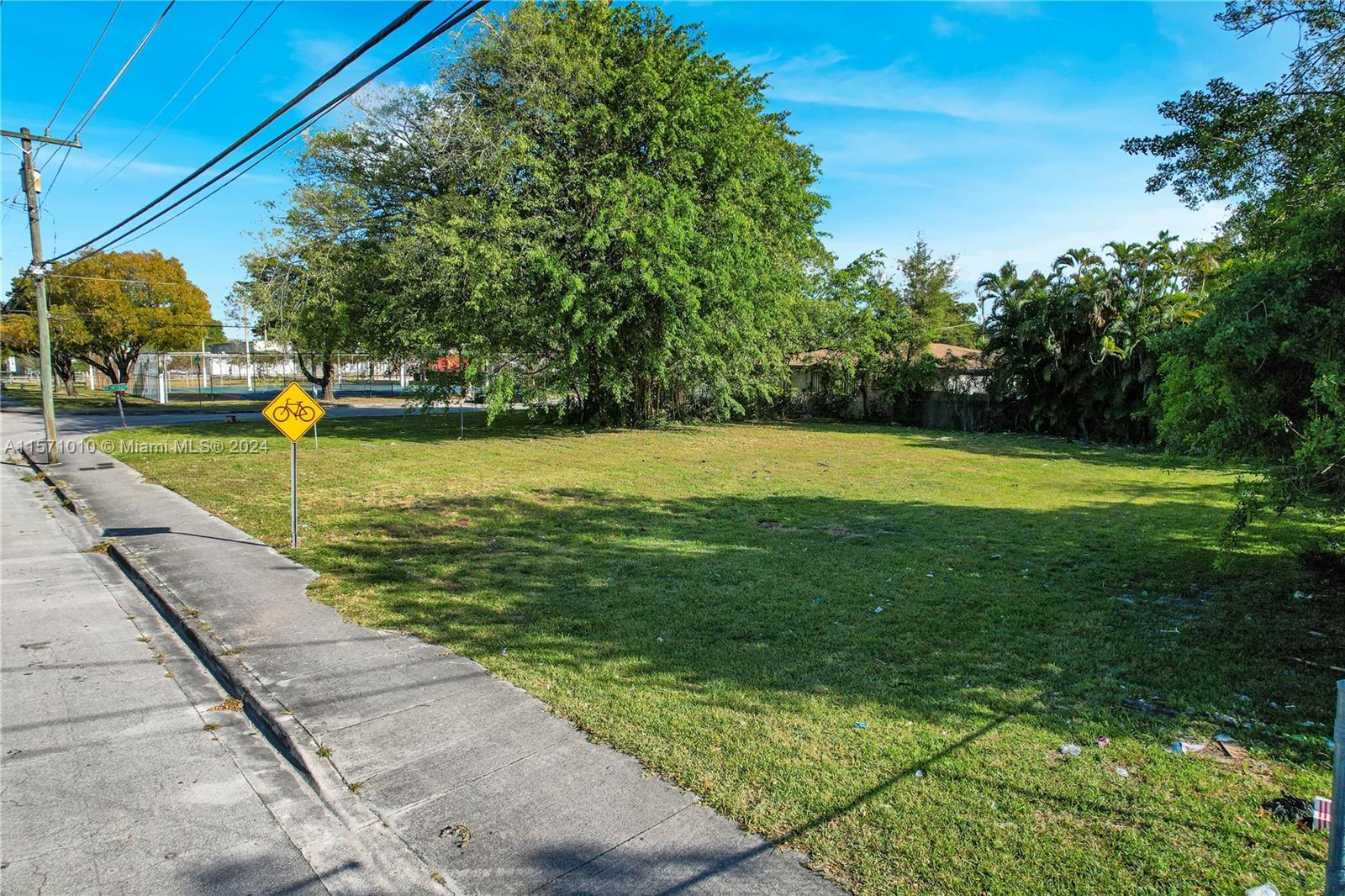 2480 NW 50th St, Miami FL 33142 photo 3