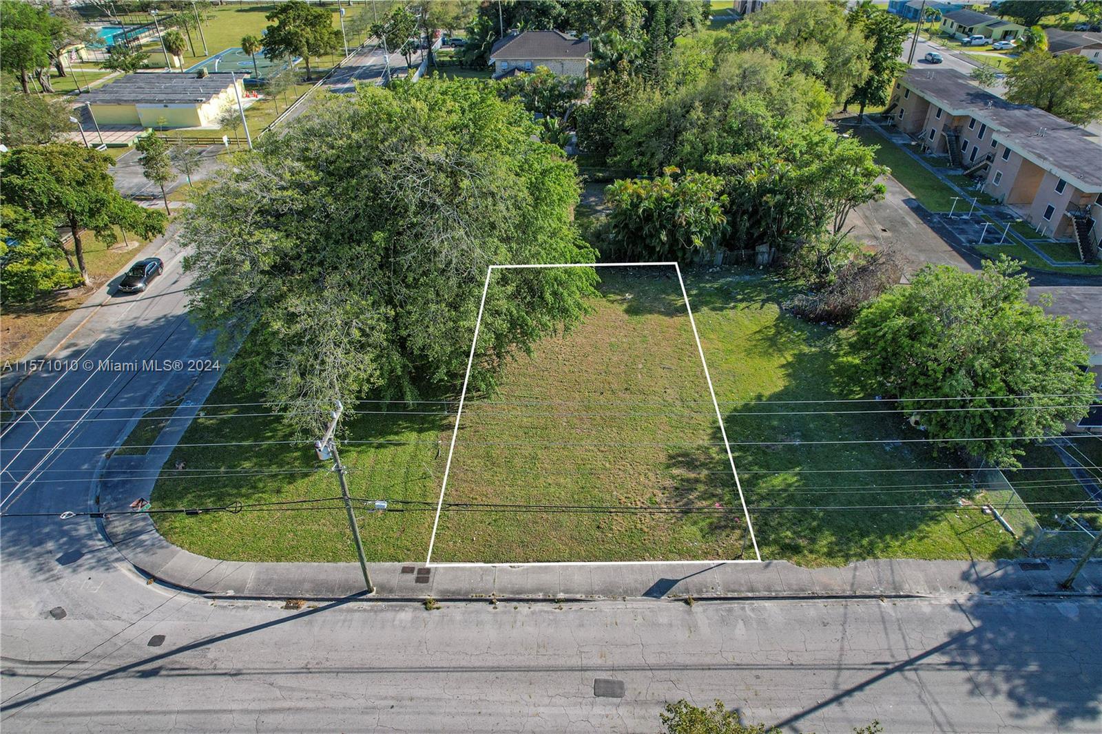 2480 NW 50th St, Miami FL 33142 photo 5
