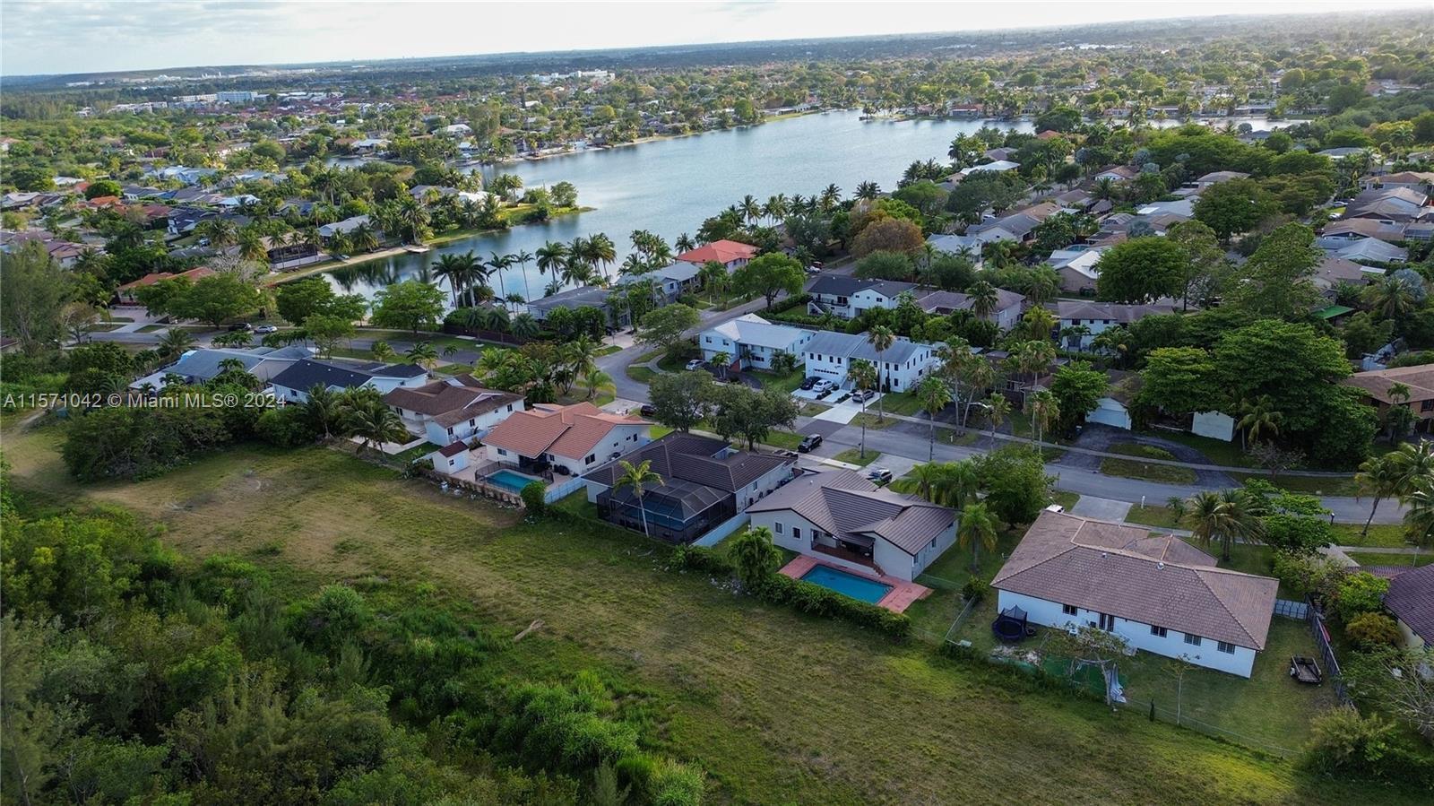 19850 SW 78th Ct, Cutler Bay FL 33189 photo 2