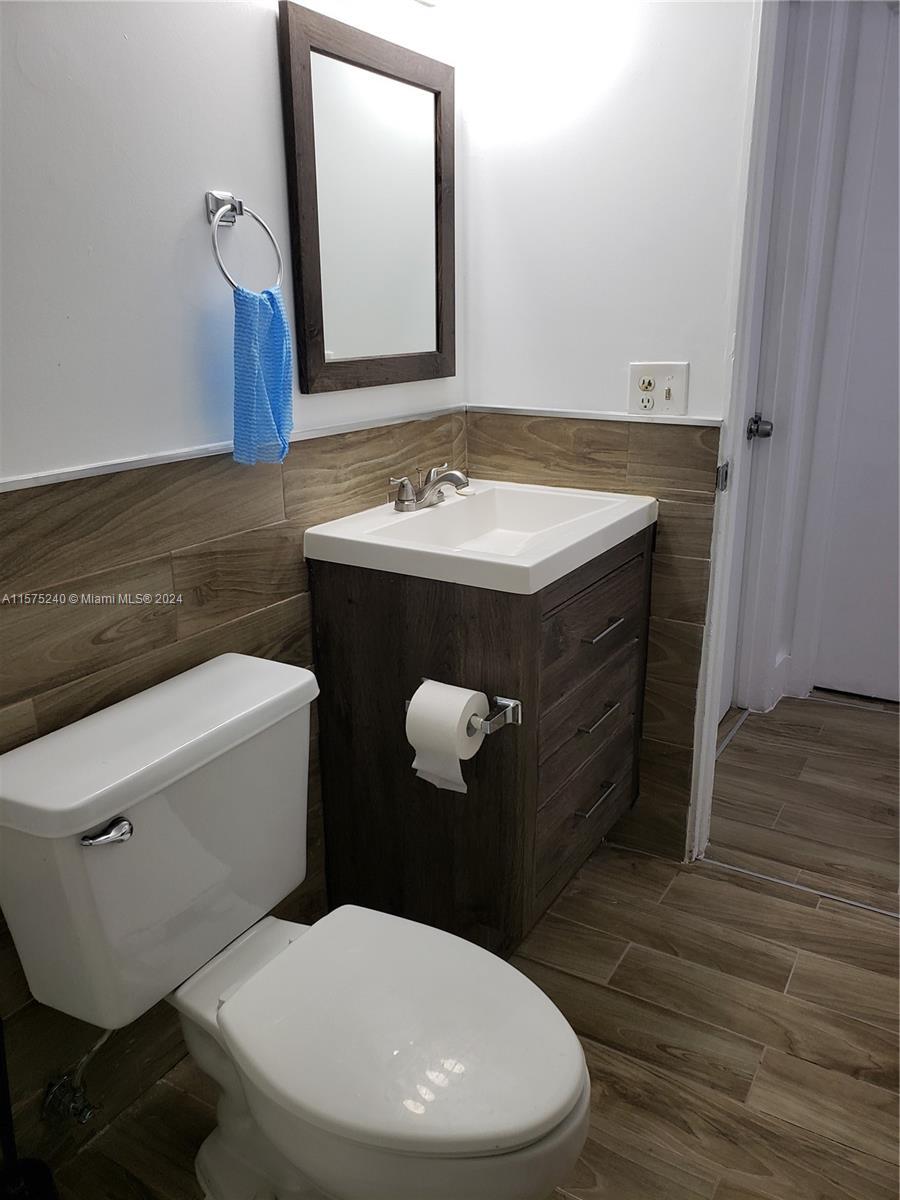 8075 NW 7th St # 115, Miami FL 33126 photo 5