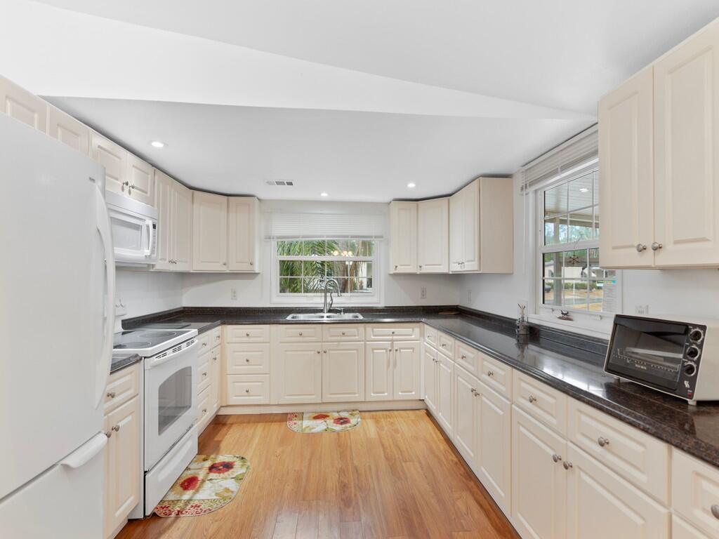 471 Tropical Isles Circle, Fort Pierce FL 34982 photo 3