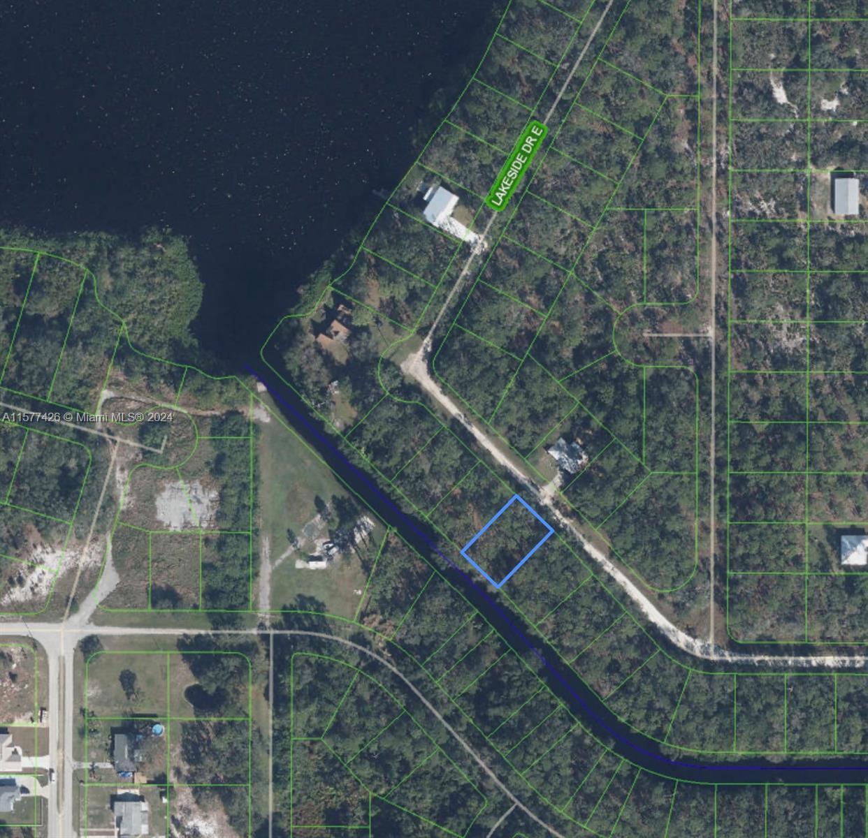 905 Canal Way, Sebring FL 33875 photo 2
