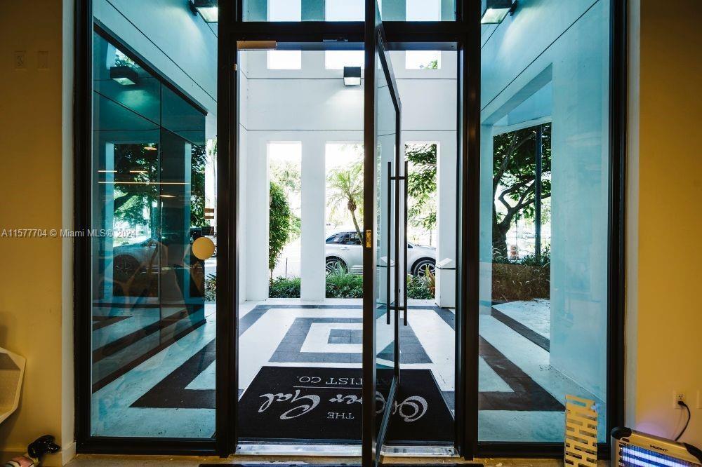 2590 Hollywood Blvd, Hollywood FL 33020 photo 3