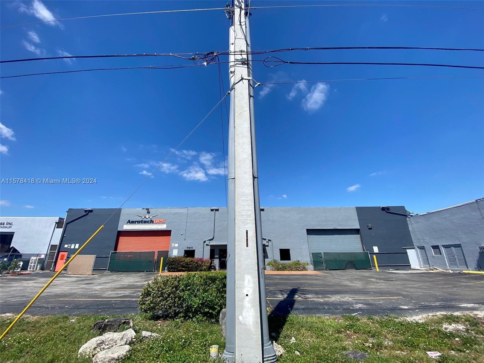 7911 NW 54 st, Doral FL 33166 photo 3