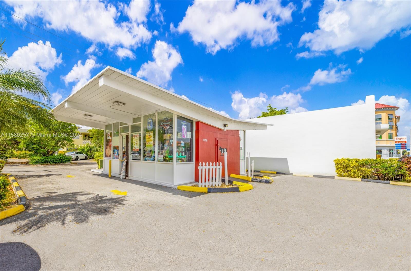 1920 NE 123rd St, North Miami FL 33181 photo 2