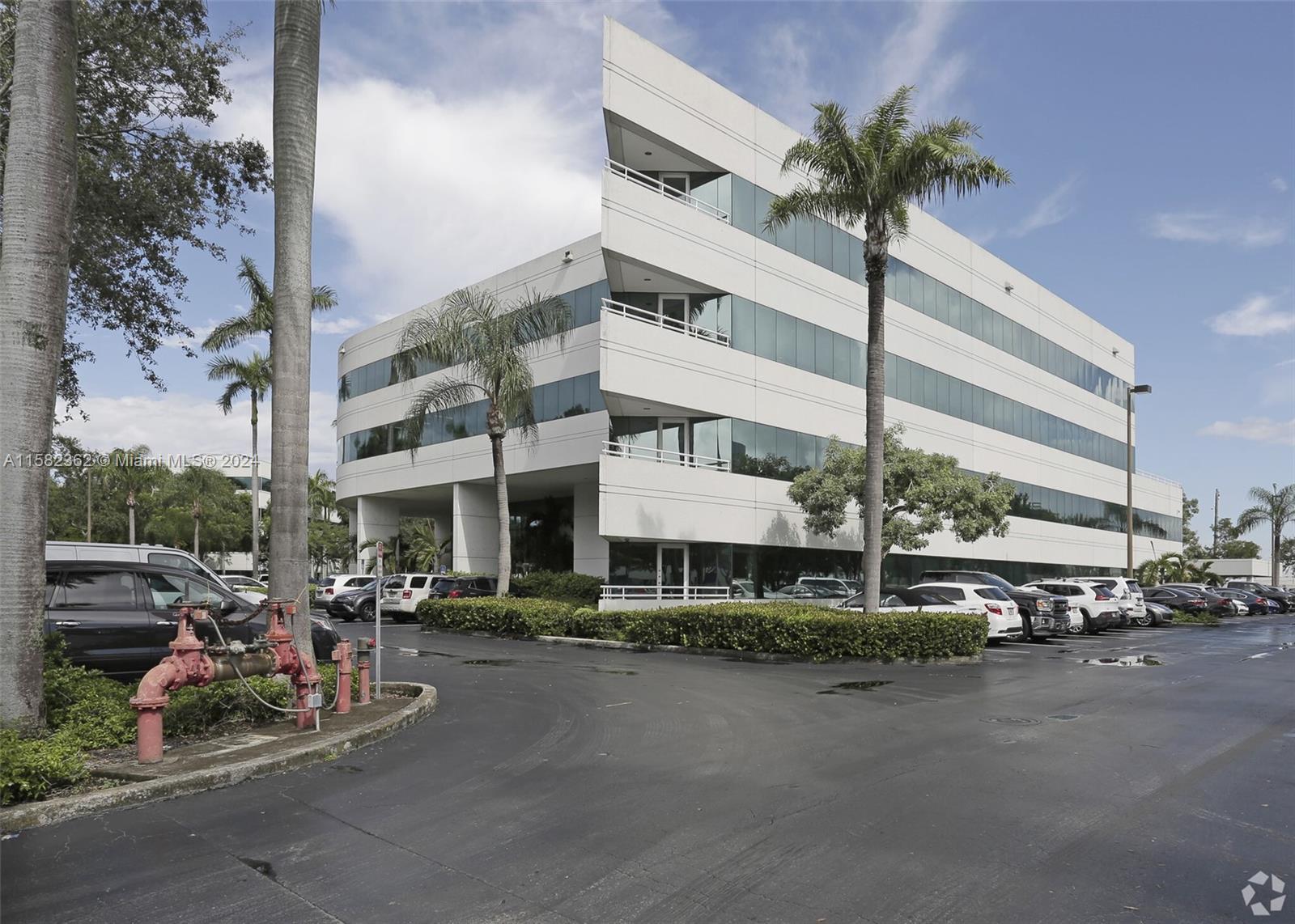 5959 Waterford District Dr, Miami FL 33126 photo 3