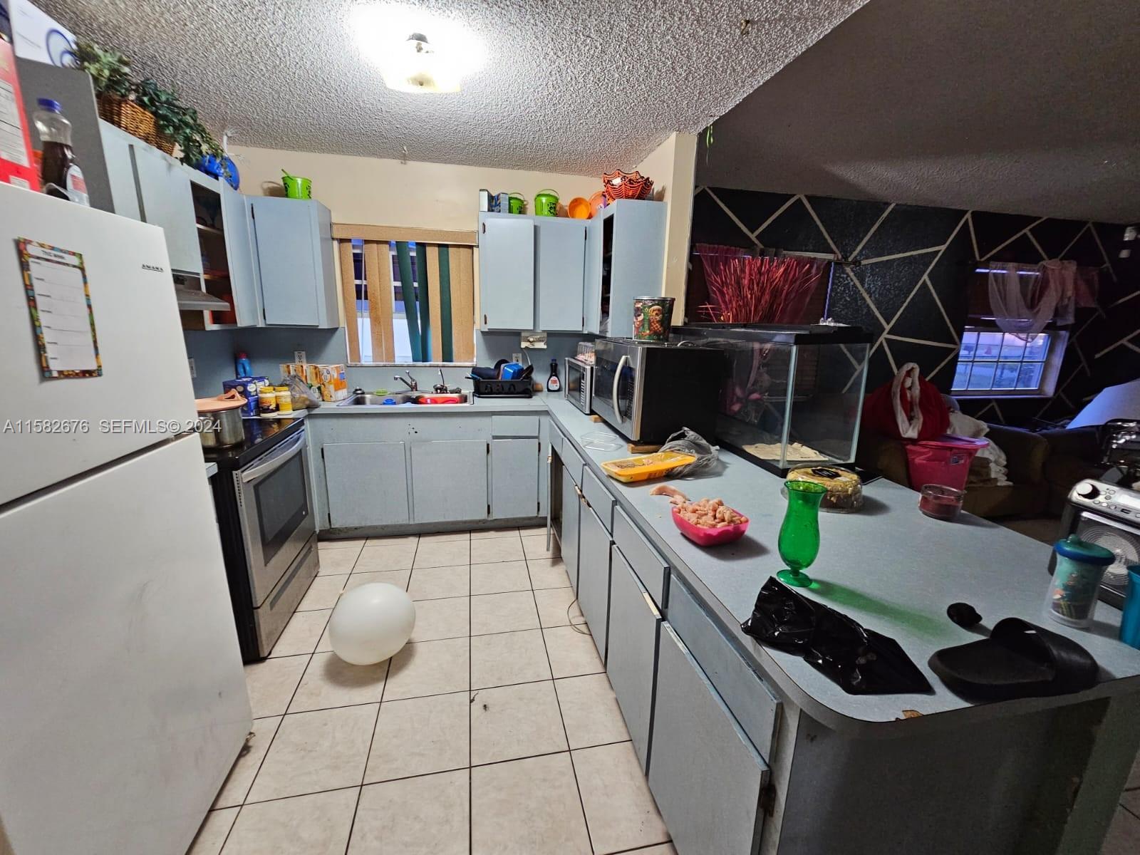 725 NW 19th Ter, Fort Lauderdale FL 33311 photo 3