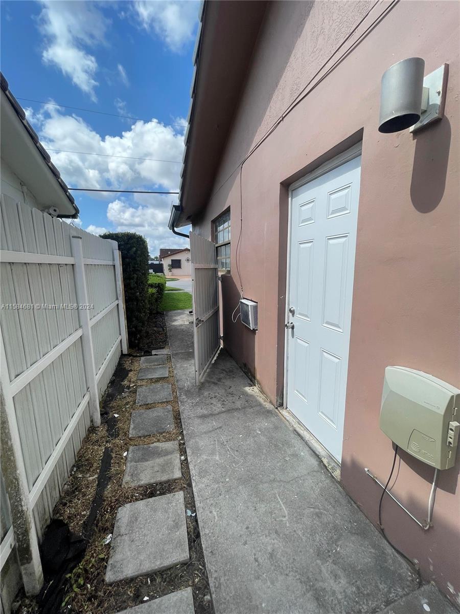 Miami, FL 33184