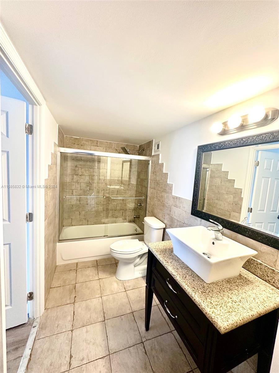 1301 NE Miami Gardens Dr, Miami FL 33179 photo 2