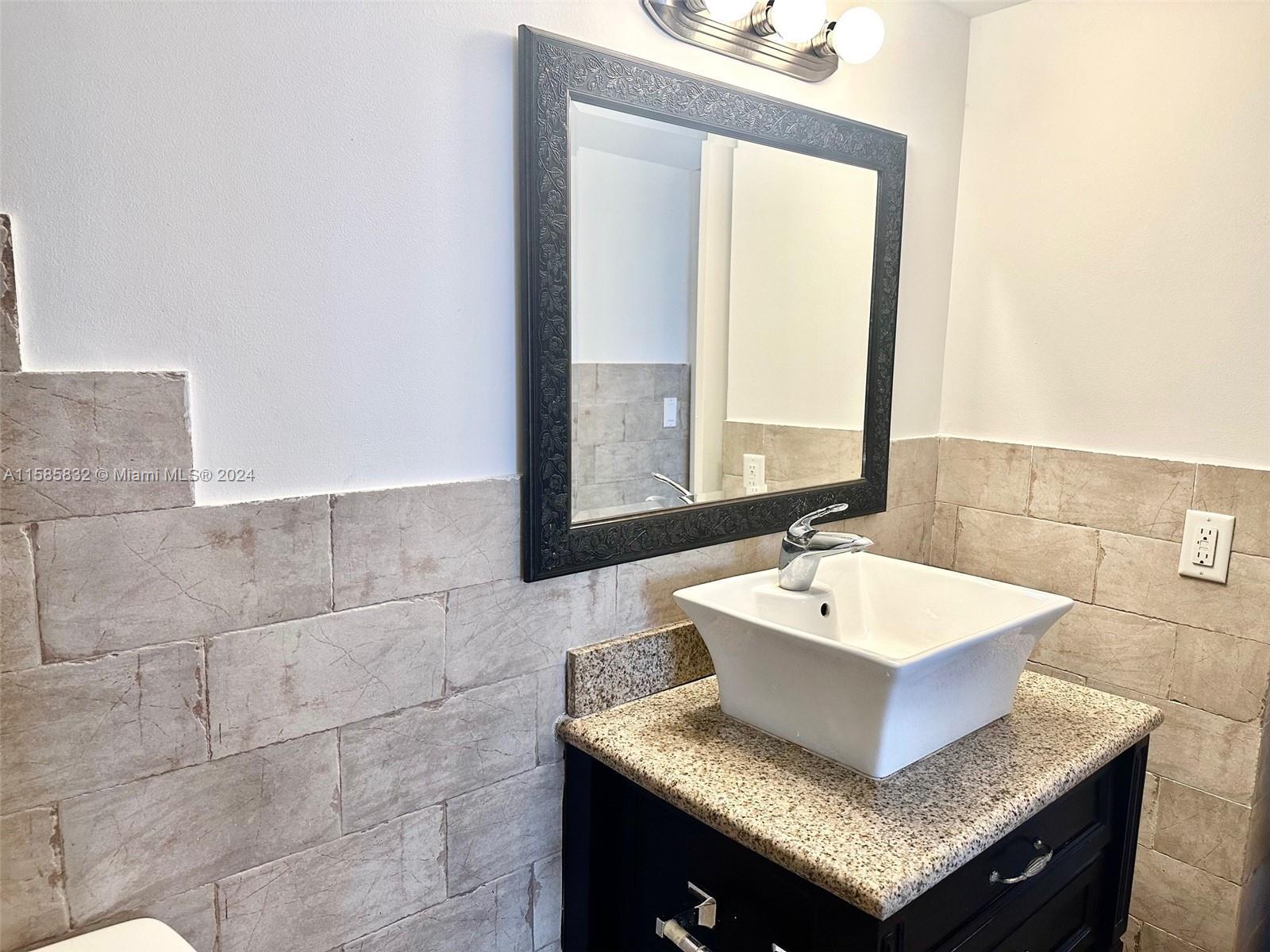 1301 NE Miami Gardens Dr, Miami FL 33179 photo 4
