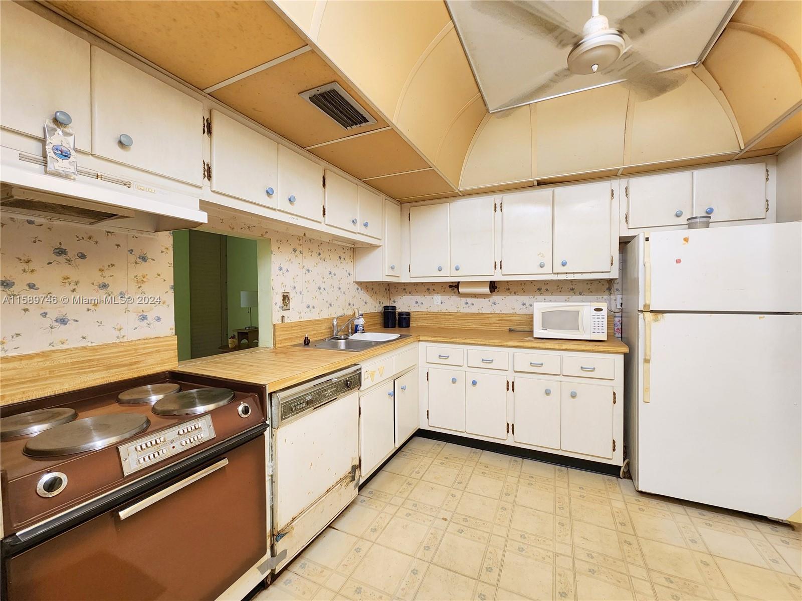 9175 SW 77th Ave # 205, Miami FL 33156 photo 2