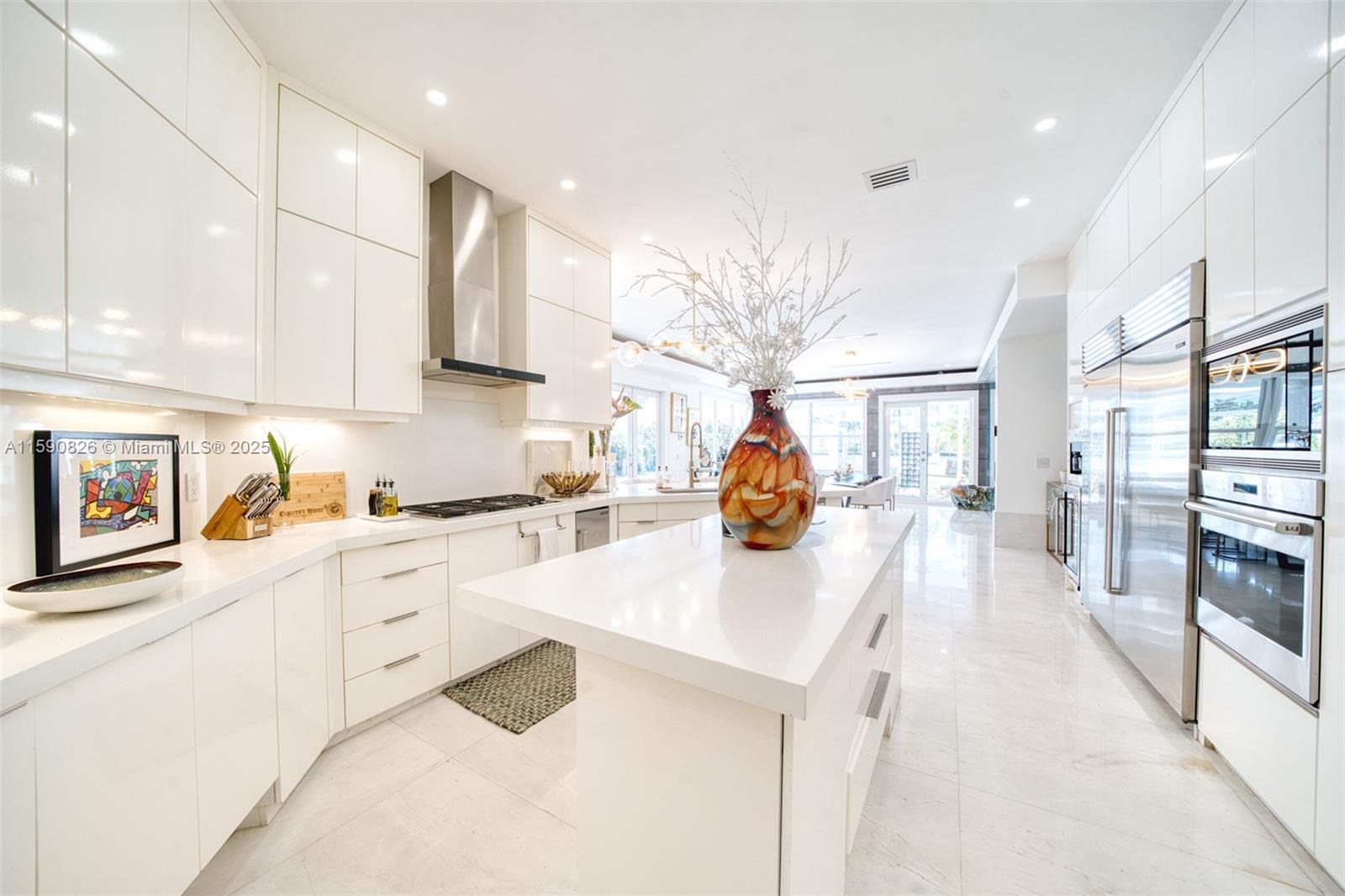 934 S Southlake Dr, Hollywood FL 33019 photo 5