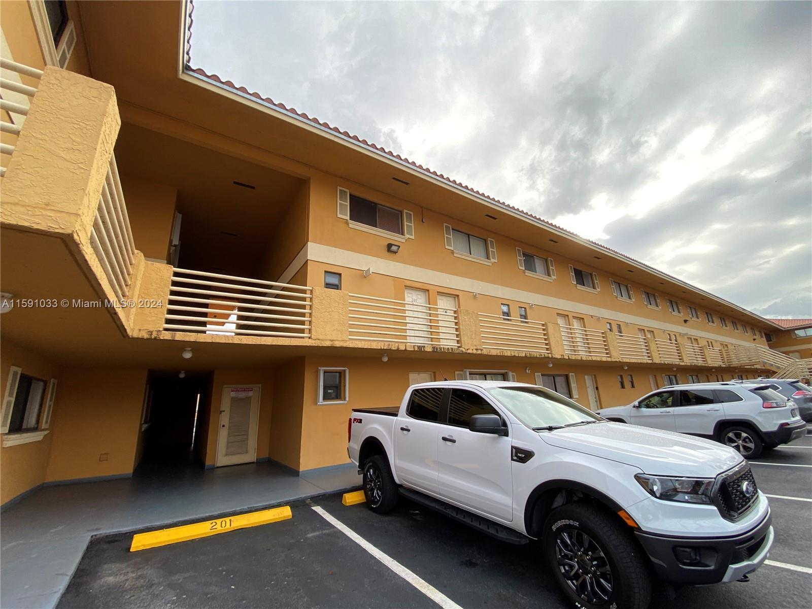 170 Royal Palm Rd # 102, Hialeah Gardens FL 33016