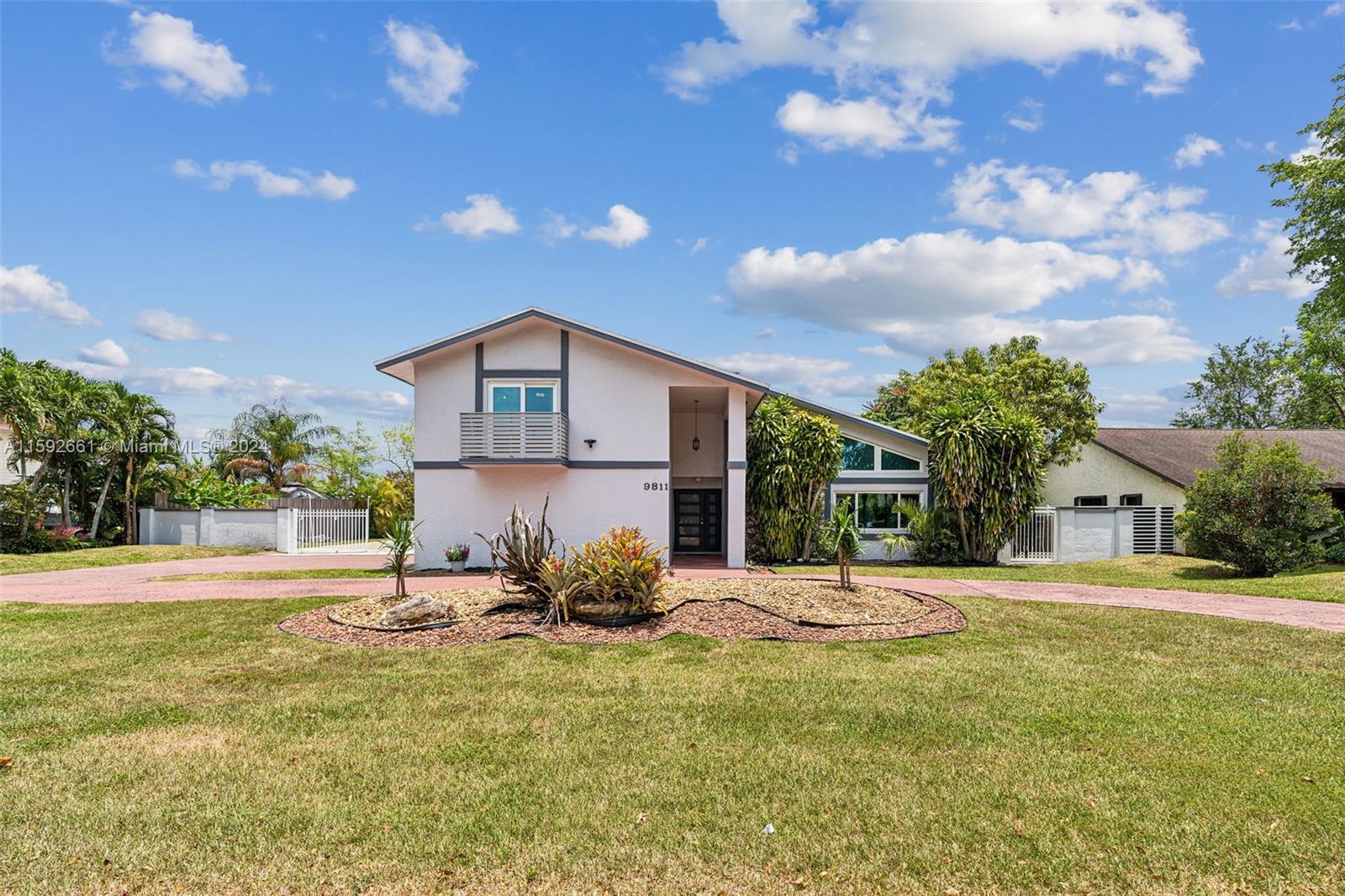9811 W Calusa Club Dr, Miami FL 33186 photo 3