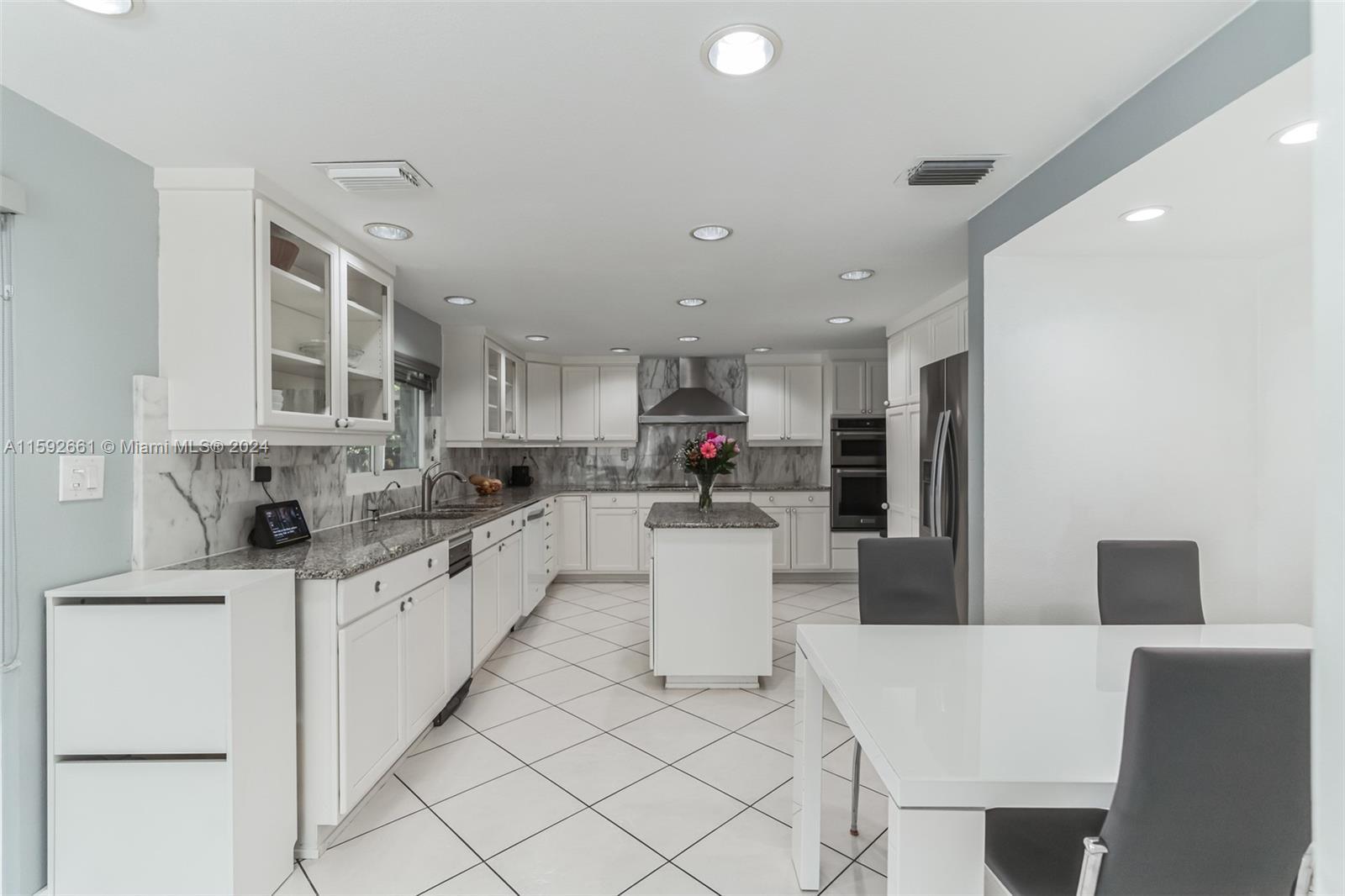 9811 W Calusa Club Dr, Miami FL 33186 photo 5