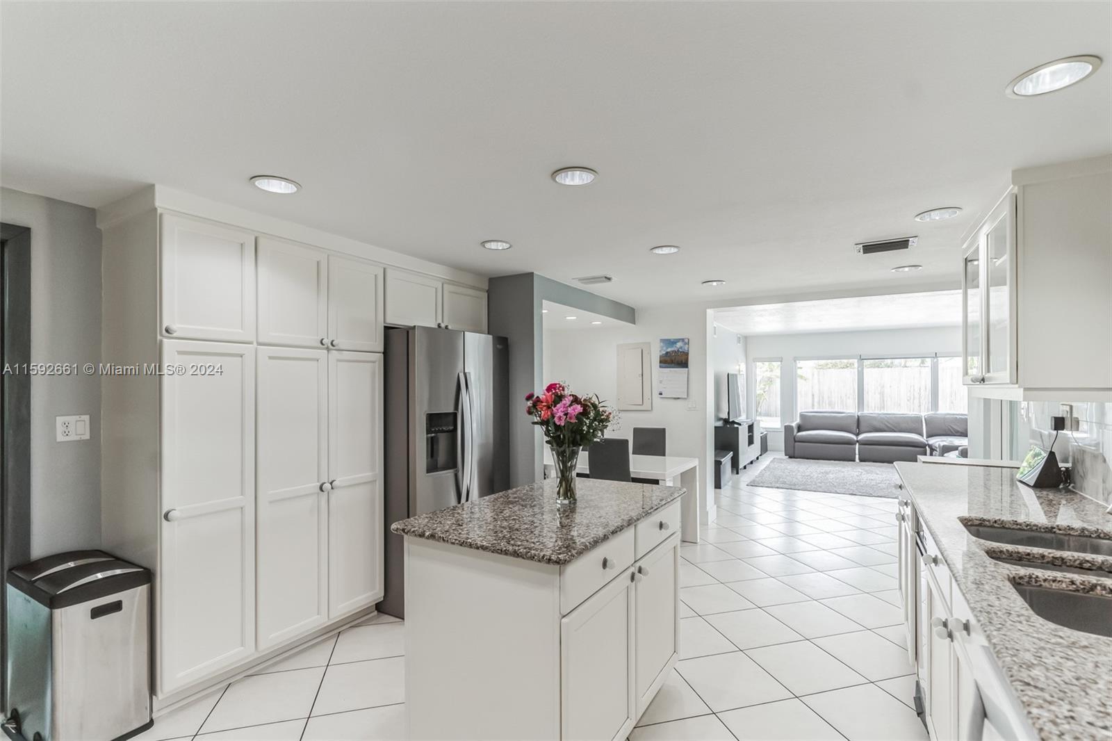 9811 W Calusa Club Dr, Miami FL 33186 photo 4