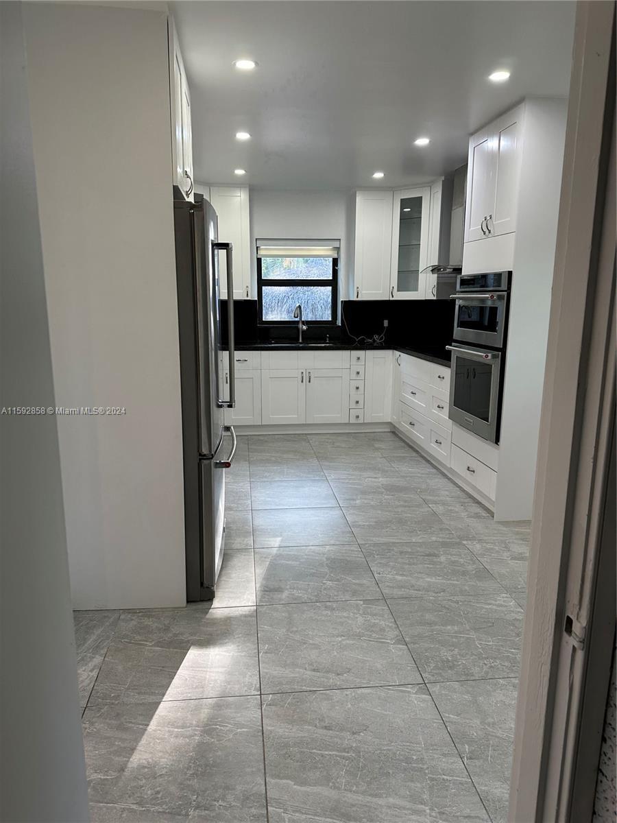 579 Hunting Lodge Dr, Miami Springs FL 33166 photo 3
