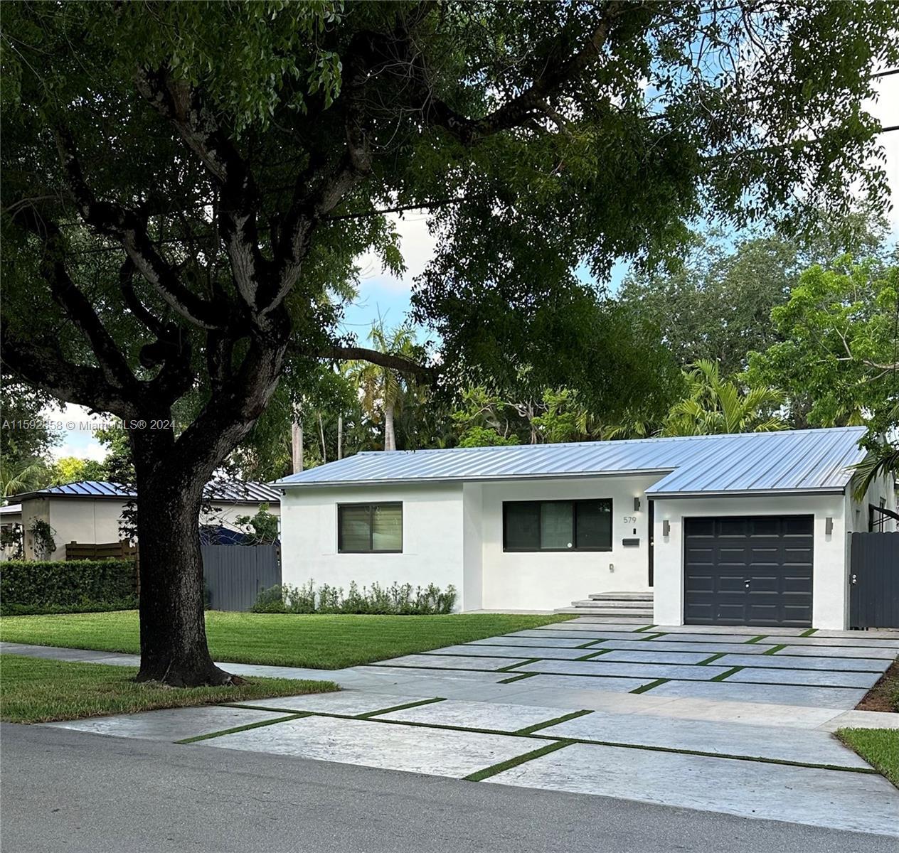 579 Hunting Lodge Dr, Miami Springs FL 33166