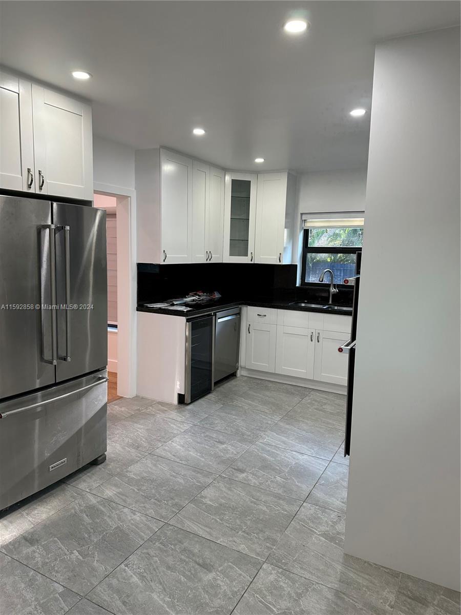579 Hunting Lodge Dr, Miami Springs FL 33166 photo 4