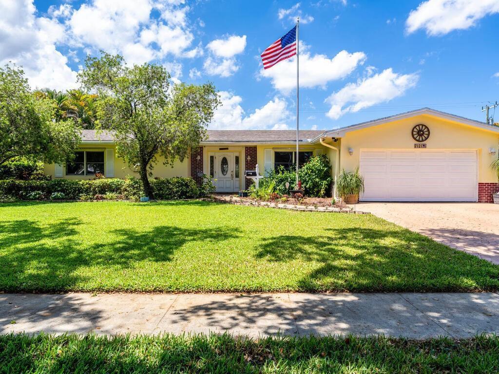 7121 NW 11th Court, Plantation FL 33313