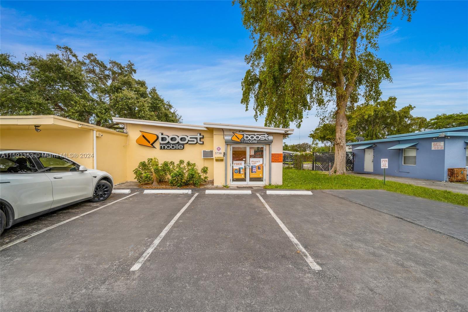 5738 W Hallandale Beach Blvd, West Park FL 33023 photo 2