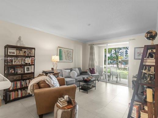 6831 SW 44th St # 102, Miami FL 33155