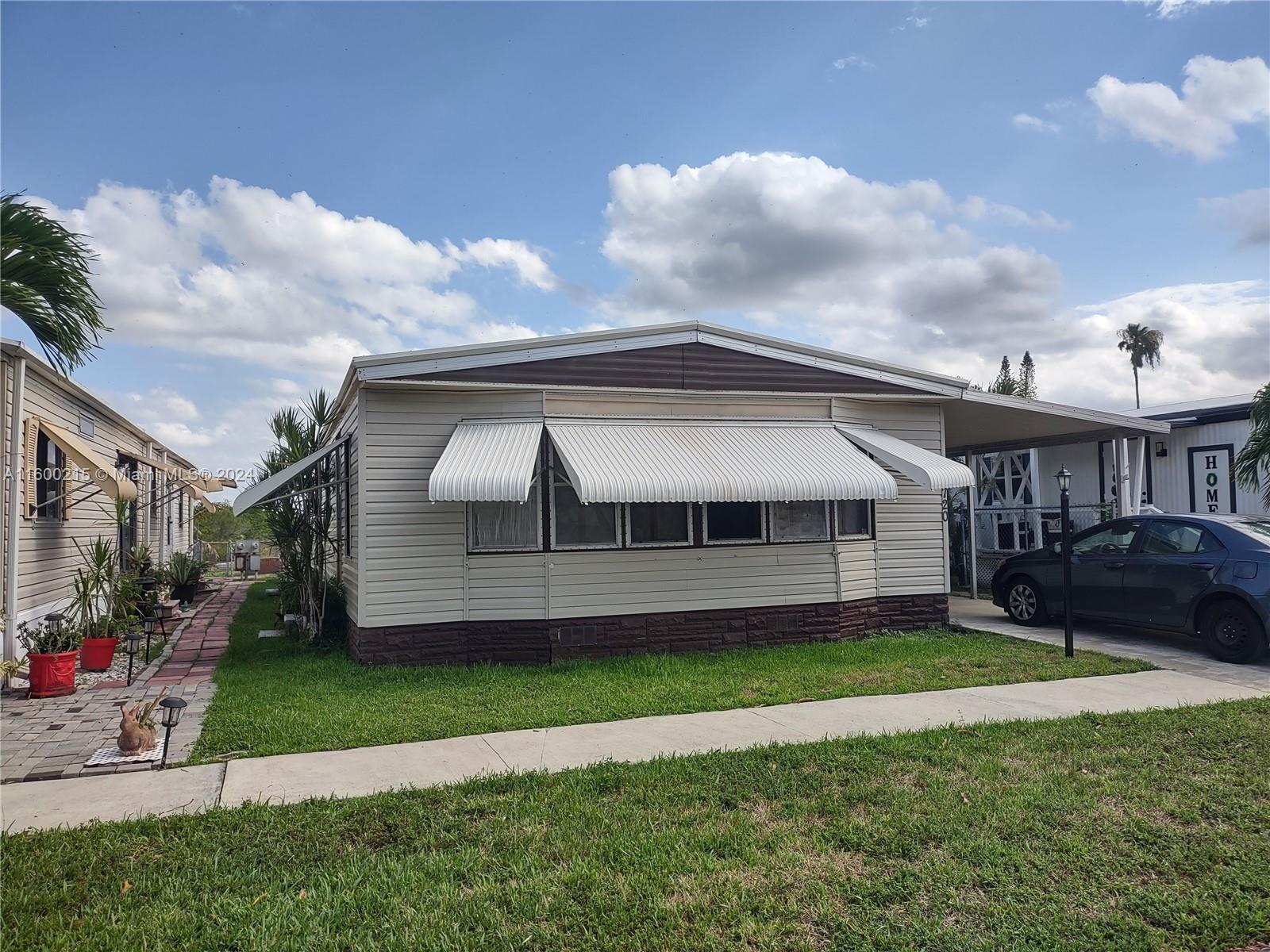 21720 NW 3rd St, Pembroke Pines FL 33029 photo 2