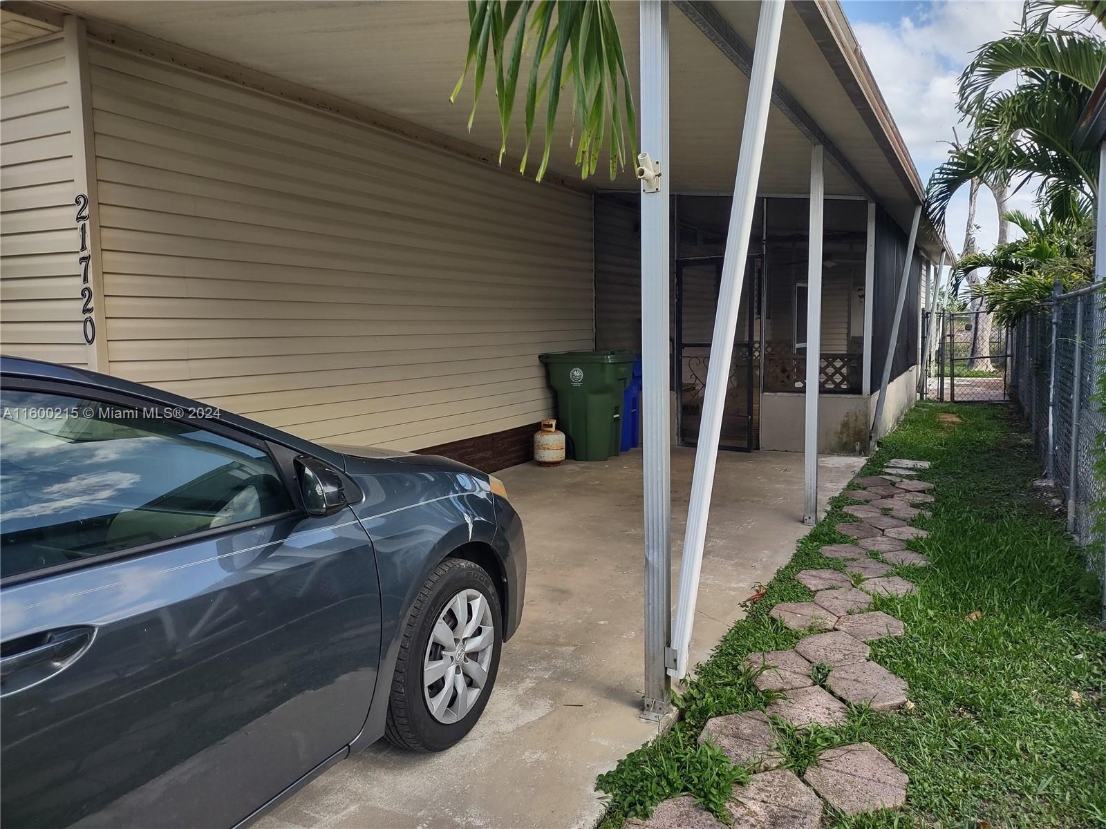 21720 NW 3rd St, Pembroke Pines FL 33029 photo 4