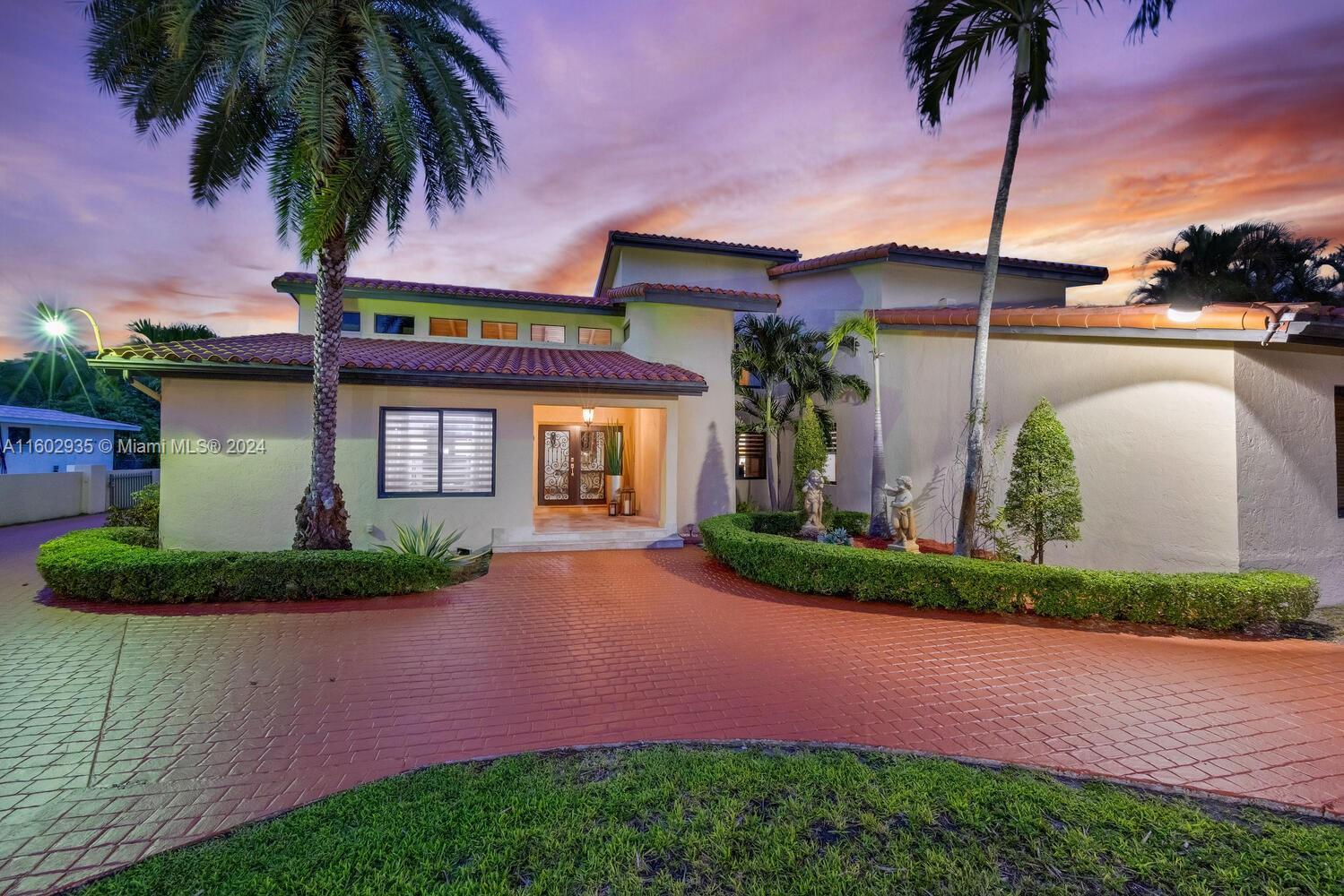 8461 Grand Canal Dr, Miami FL 33144 photo 3