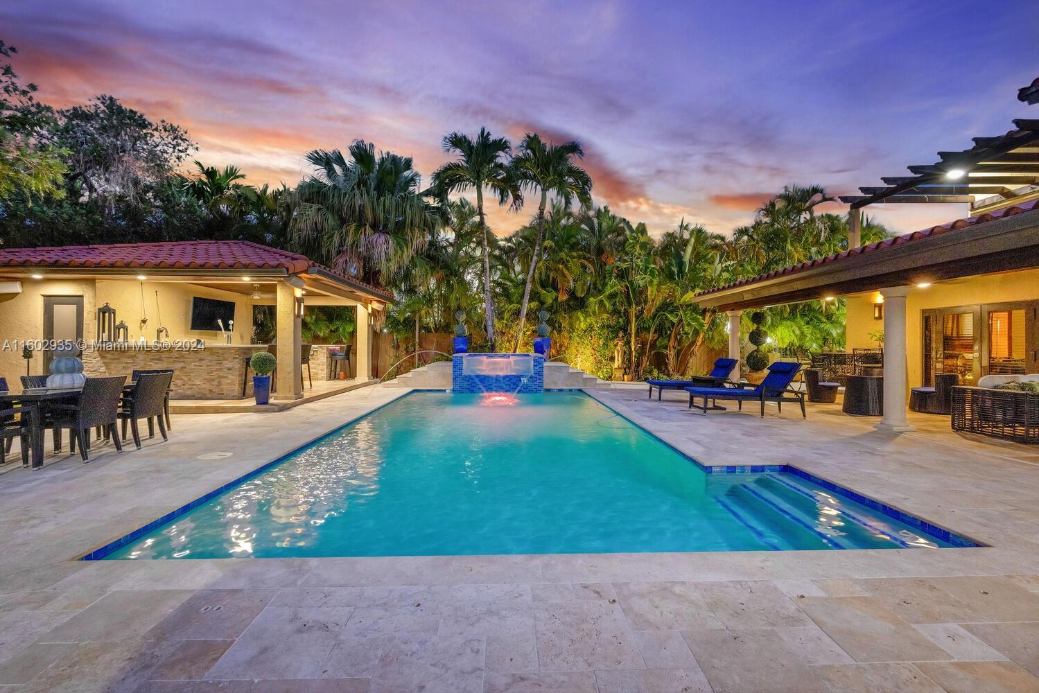 8461 Grand Canal Dr, Miami FL 33144 photo 4