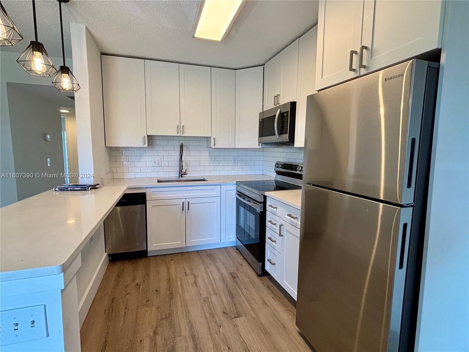 600 Village Green Ct # 318, Palm Springs FL 33461