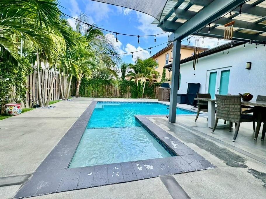 Miami, FL 33187 photo 2