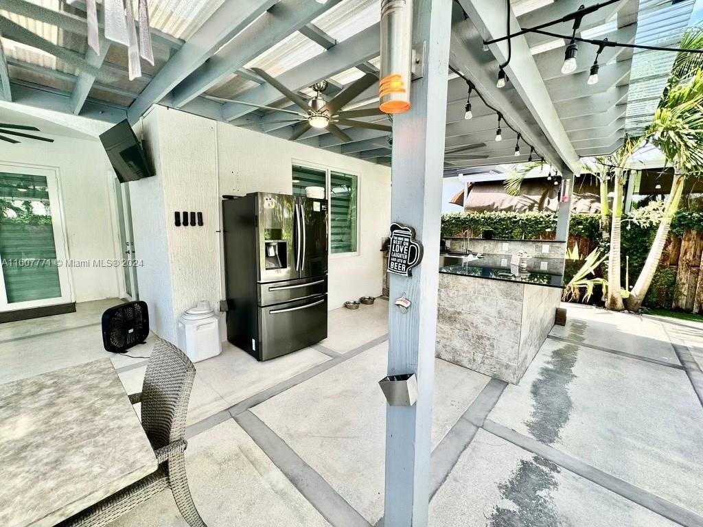 Miami, FL 33187 photo 4