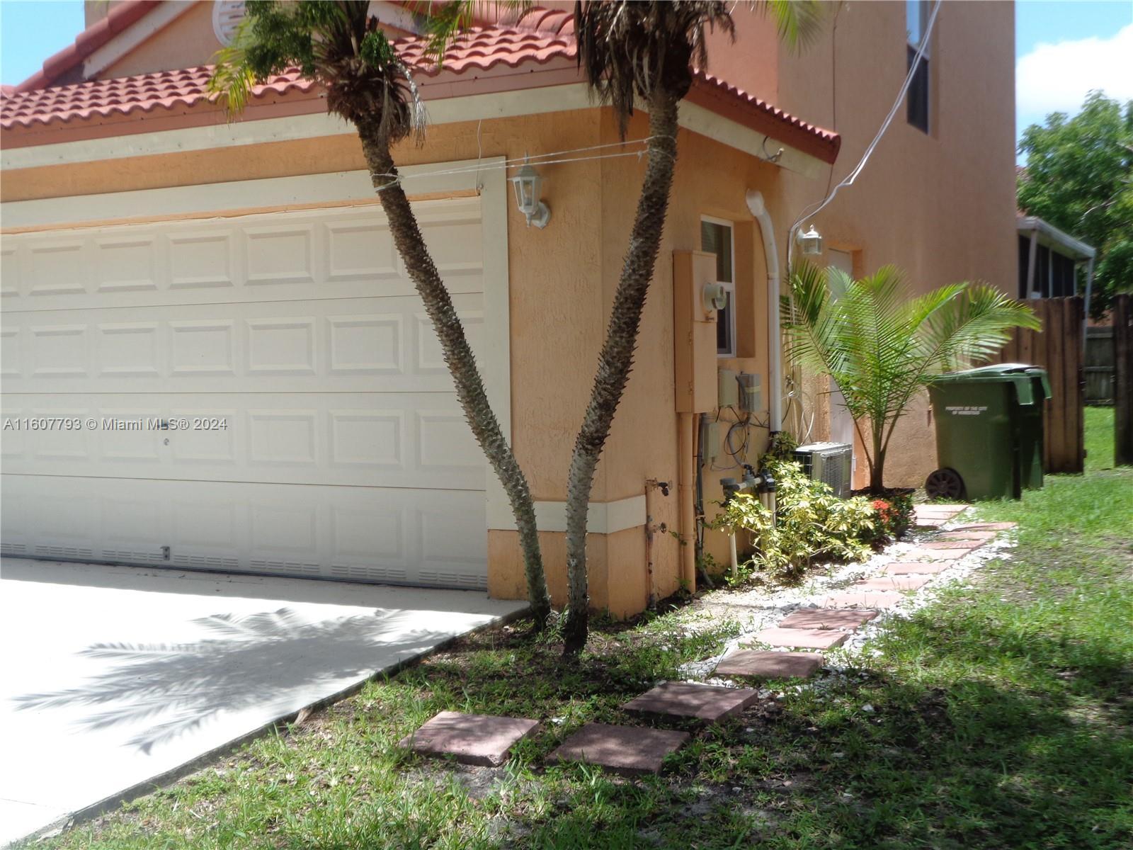2060 SE 14th St, Homestead FL 33035 photo 3