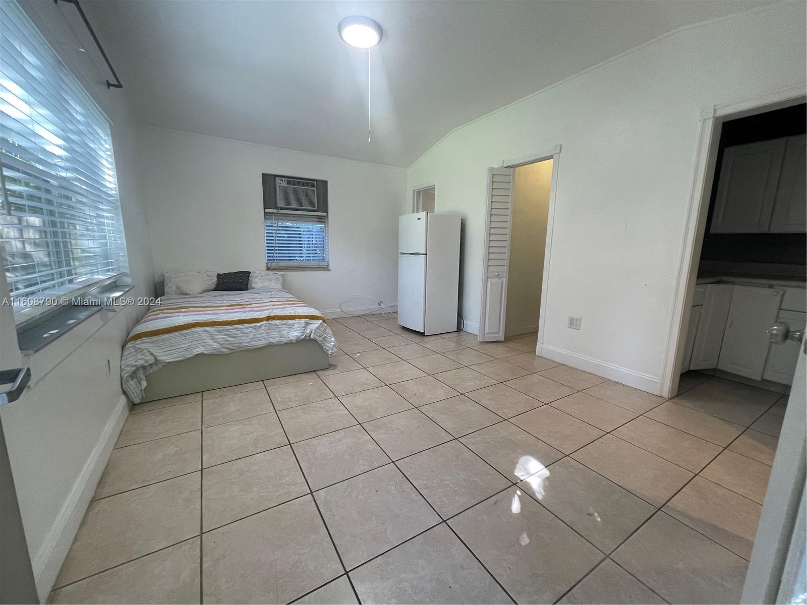 633 Mokena Dr, Miami Springs FL 33166 photo 2