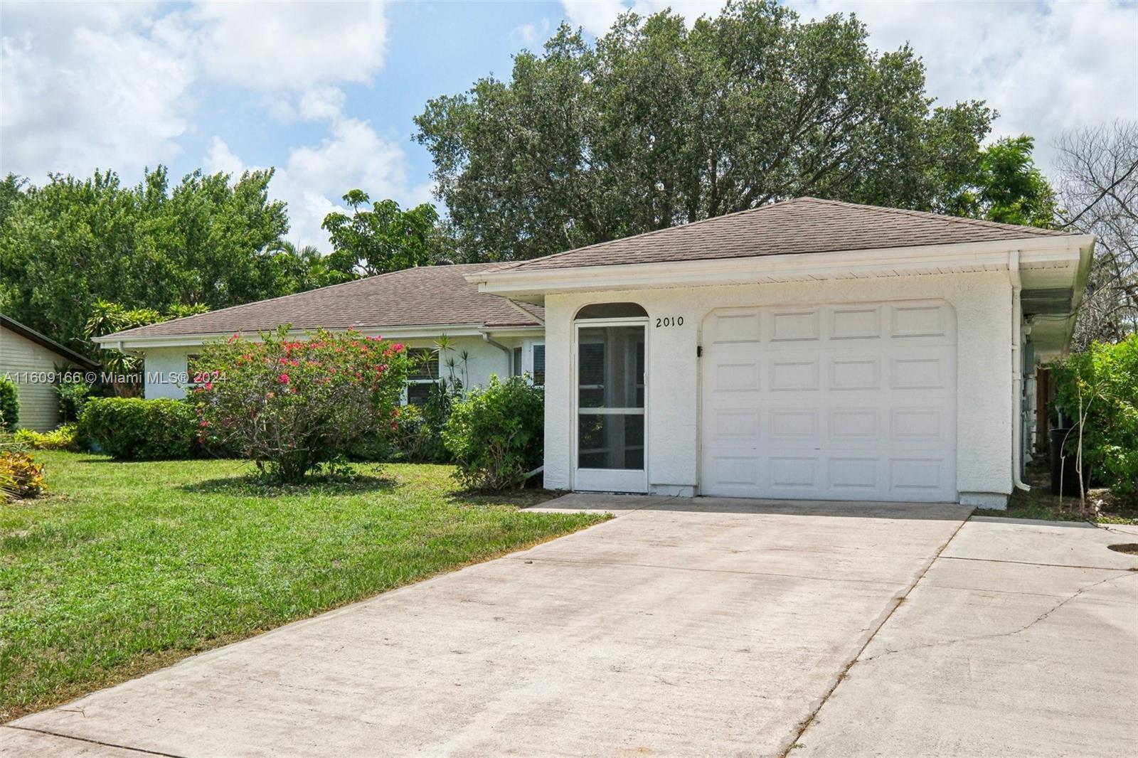 2010 SW Brisbane St, Port St. Lucie FL 34984 photo 3