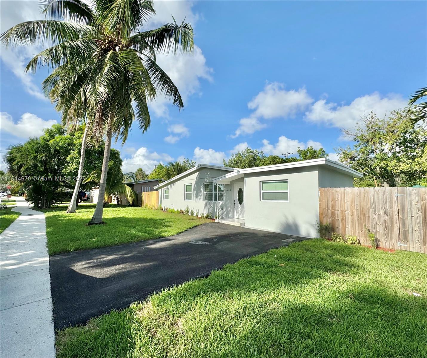 6110 NW 42nd Ave, North Lauderdale FL 33319 photo 2