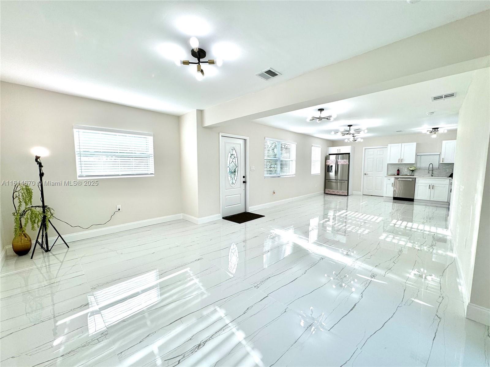 6110 NW 42nd Ave, North Lauderdale FL 33319