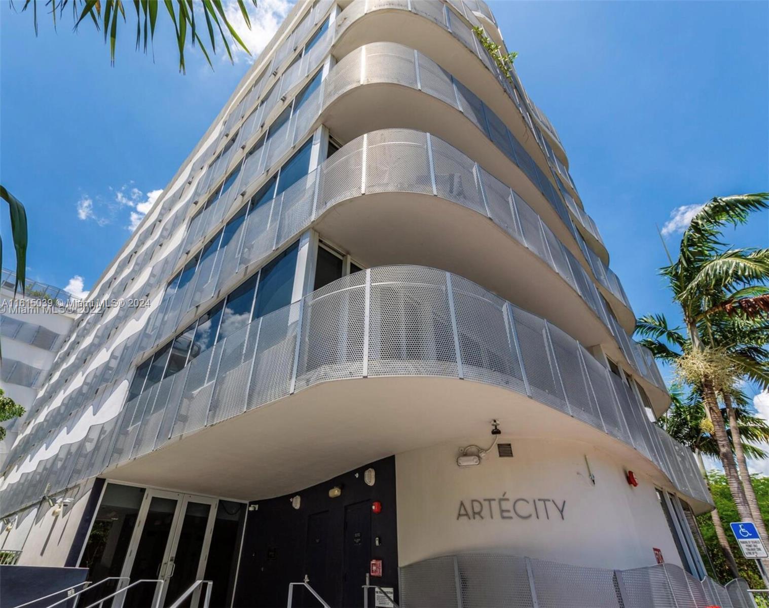 2155 Washington Ct # 206, Miami Beach FL 33139 photo 4