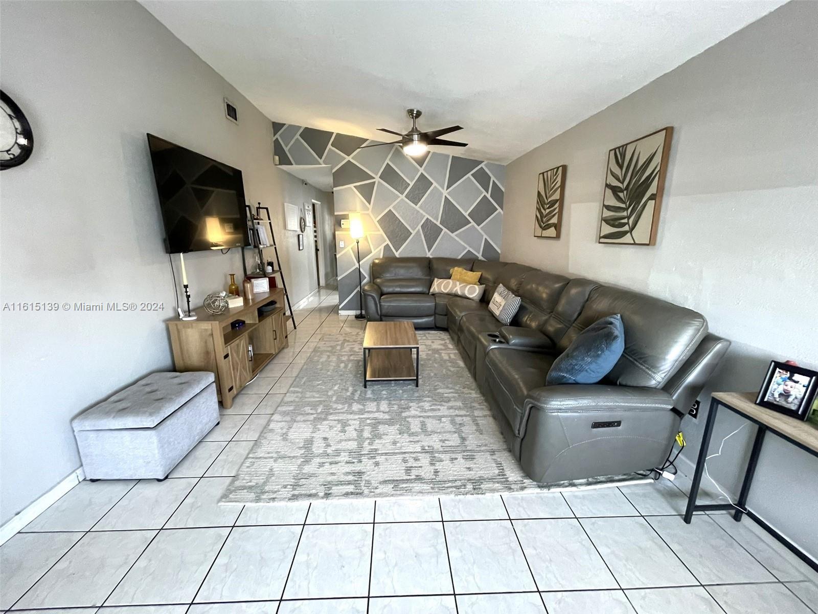 2488 W 65th St, Hialeah FL 33016 photo 2