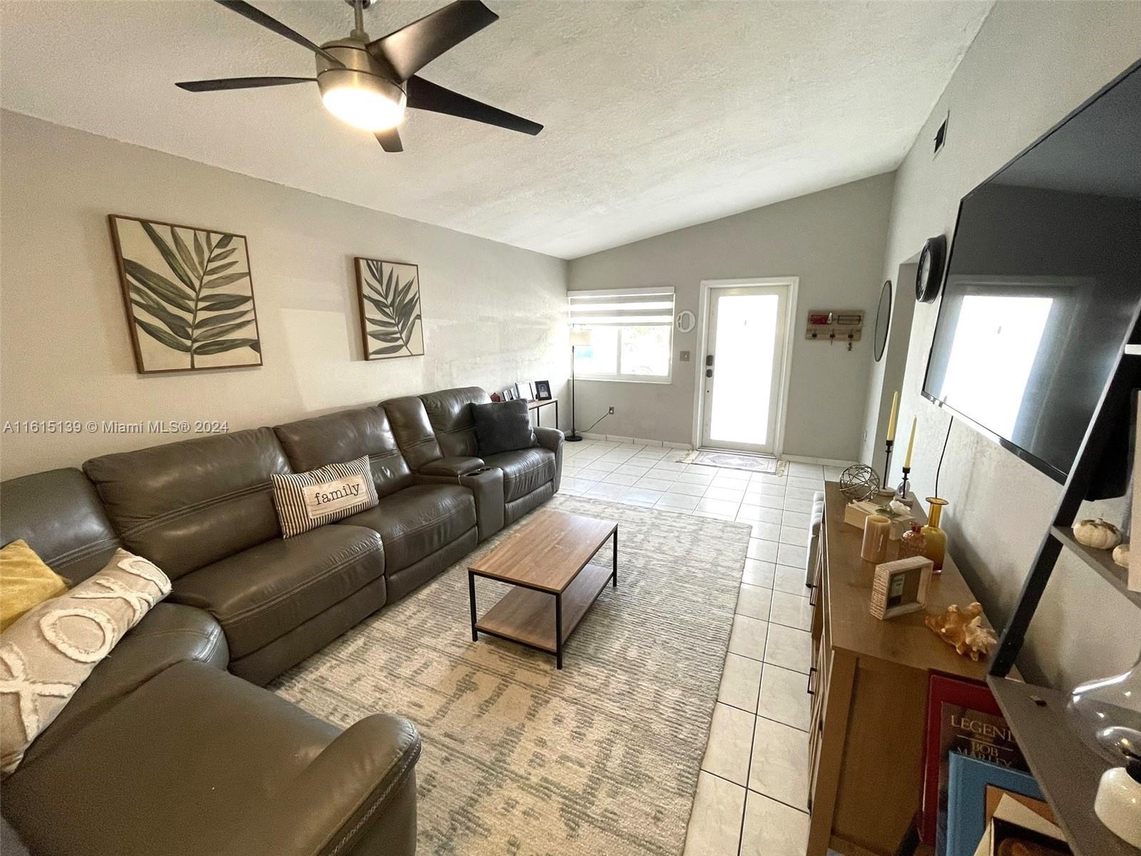 2488 W 65th St, Hialeah FL 33016 photo 3