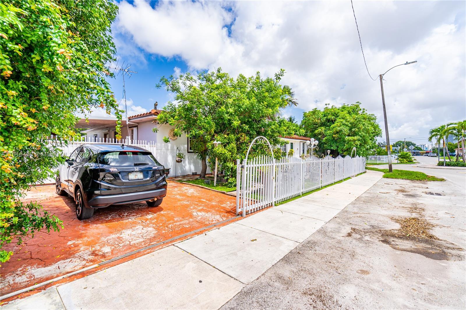450 NW 40th Ct, Miami FL 33126 photo 2