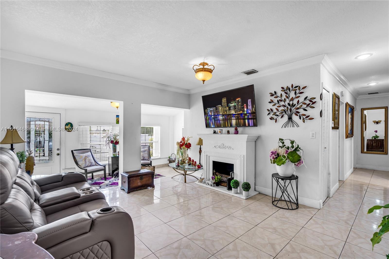 450 NW 40th Ct, Miami FL 33126 photo 4