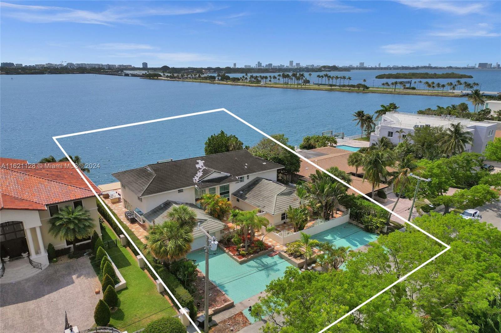 12455 Keystone Island Dr, North Miami FL 33181 photo 2