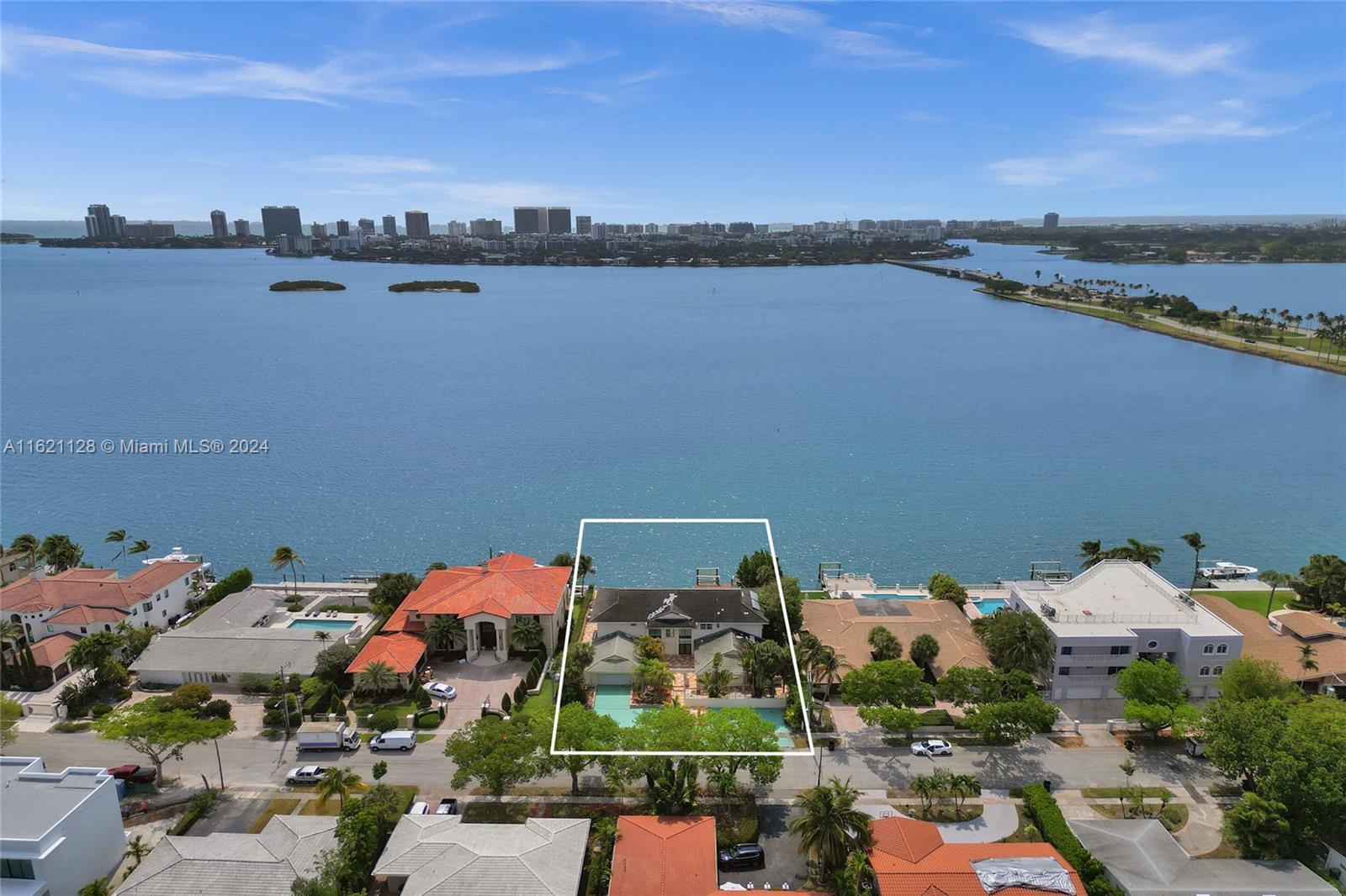 12455 Keystone Island Dr, North Miami FL 33181 photo 3